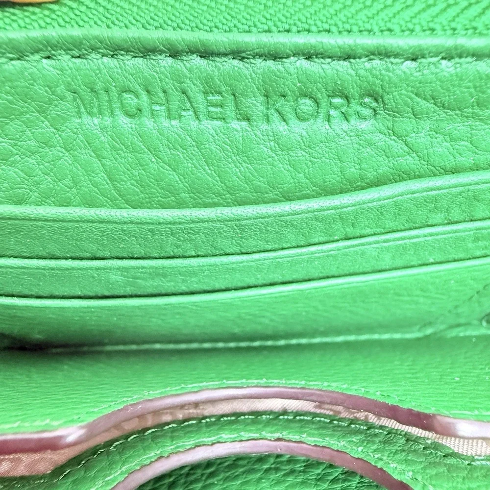 Michael Kors ships business